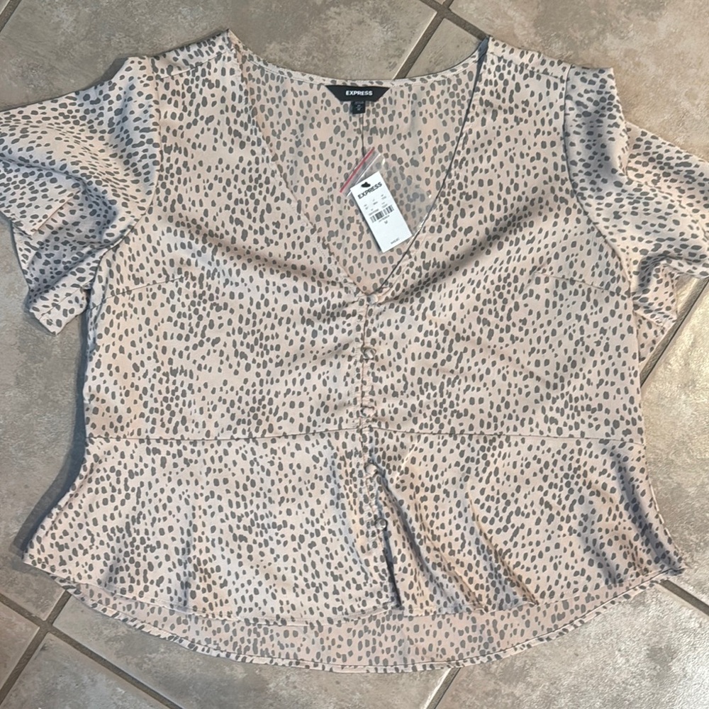 Express Women's Cream and Gray Patterned Top